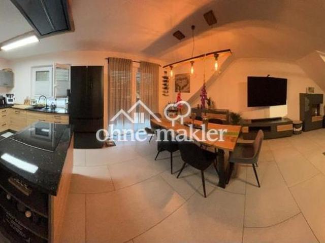 wunderschön geschnittene, lichtdurchflutete 3 Zi. DG Wohnung