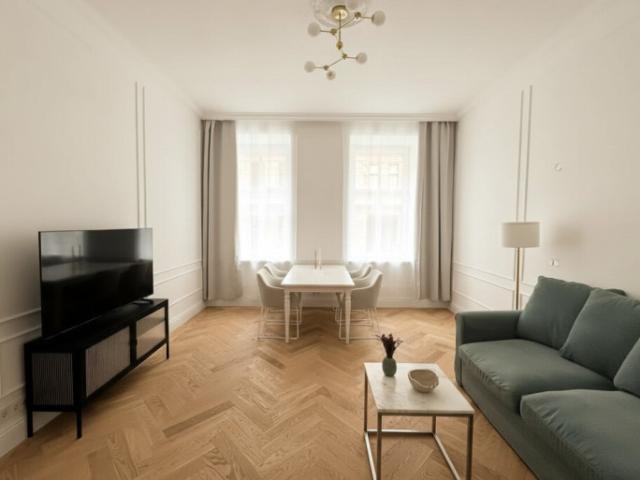Wunderschön renovierte 2 Zimmer Altbauwohnung vollmöbliert | Cottageviertel