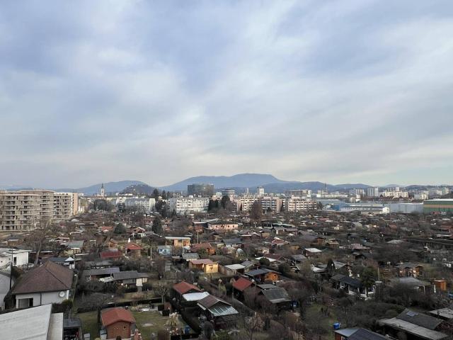 Wunderschön sanierte 3 Zimmer Wohnung mit Schloßbergblick!