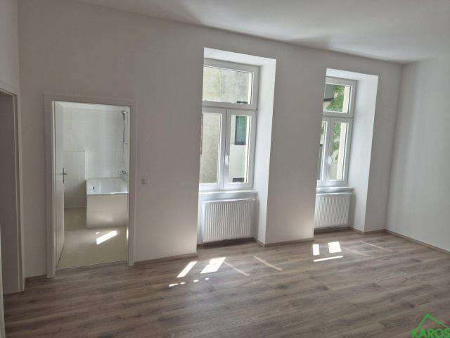 WUNDERSCHÖN SANIERTER 3 ZIMMER ALTBAU *ERSTBEZUG NACH KATEGORIEANHEBUNG
