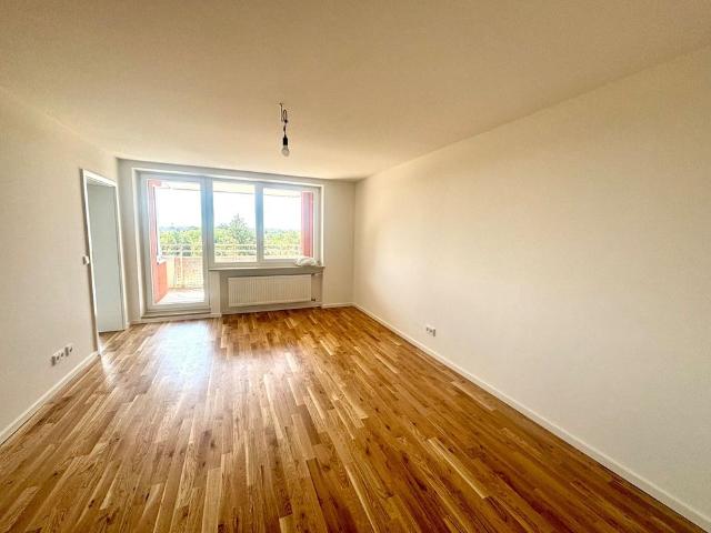 Wunderschöne 3,5 Zimmer Wohnung mit zwei Balkonen in zentraler Lage von Neuperlach