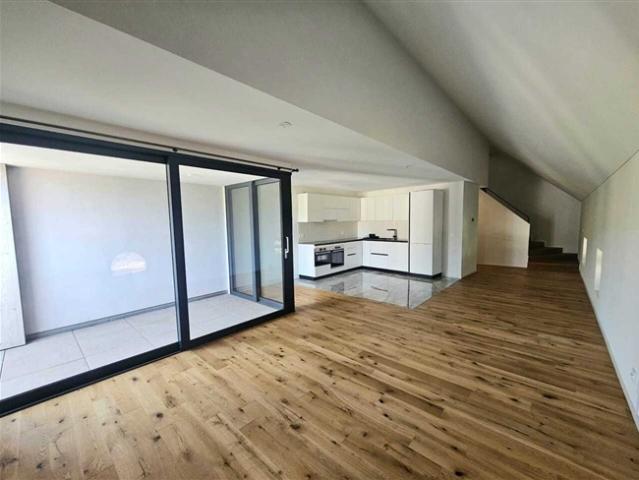 Wunderschöne 3.5 Zimmer Wohnung mit Balkon Loggia in Bassins
