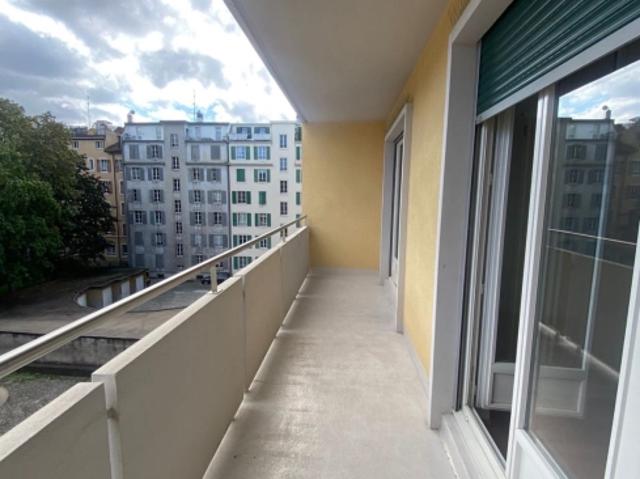 Wunderschöne 3,5 Zimmer Wohnung mit großem Balkon