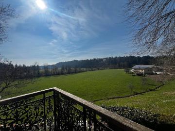 Wunderschöne 3 Zi Wohnung mit 2 Balkonen und Traumblick