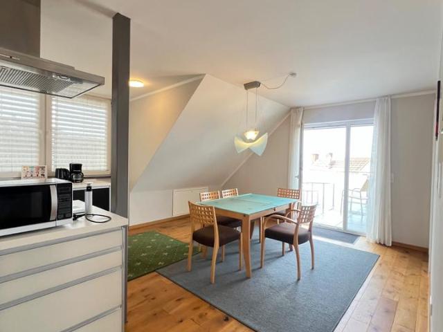 Wunderschöne 3 Zi Dachwohnung mit zwei Balkonen