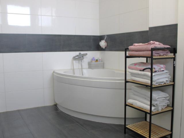 Wunderschöne 3 Zimmerwohnung in guter Lage Parkplatz und großer Balkon