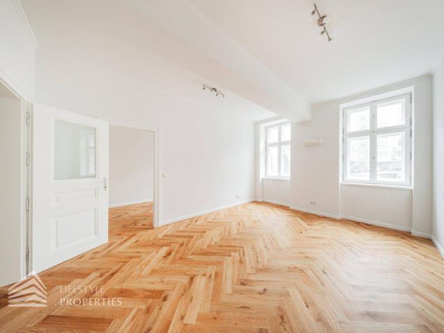 Wunderschöne 3 Zimmer Altbauwohnung im EG, Erstbezug!