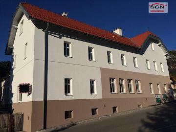 Wunderschöne 3 Zimmer Altbauwohnung mit PKW Abstellplatz