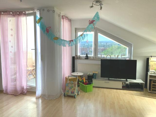 Wunderschöne 3 Zimmer Dachgeschoss Wohnung im beliebten Wohngebiet Maihälden