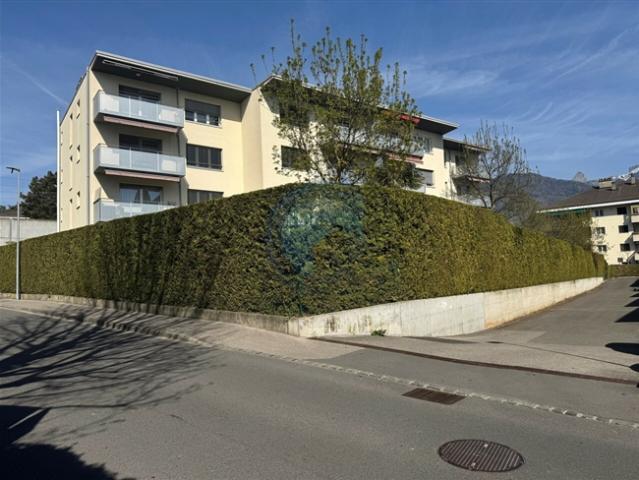 SCHÖNES 3 ZIMMER ECKAPARTMENT MIT BALKON – IN DER NÄHE DES LAKERANGS