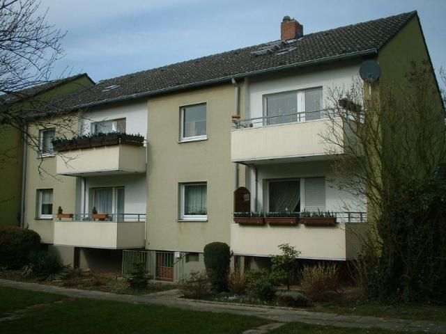 Wunderschöne 3 Zimmer Wohnung mit Balkon im Herzen von Merrbusch Osterrath!