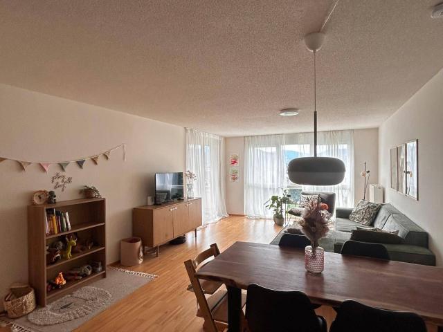 Wunderschöne 3 Zimmer Wohnung mit großem Balkon und Bergblick