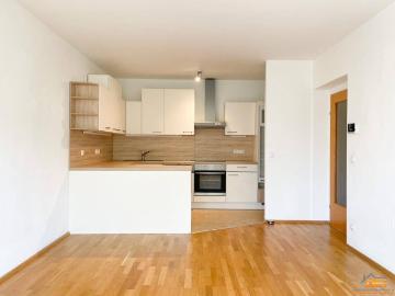 Wunderschöne 3 Zimmer Wohnung mit eigenem Parkplatz direkt vor der Türe