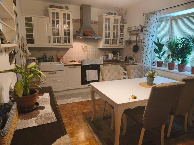 Wunderschöne 3 Zimmer Wohnung mit Eigengarten