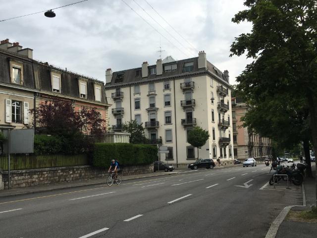 Wunderschöne 3 Zimmer Wohnung mit kleinem Zimmer und Balkon im 5. Stock. Ungefähr 95 m²