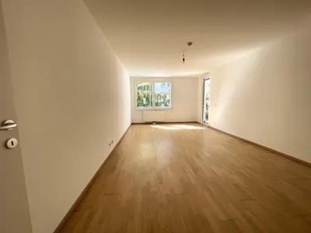 Wunderschöne 3 Zimmer Wohnung mit kleinen GARTEN im 21. Bezirk!