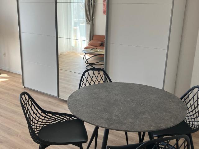 Wunderschöne 3 Zimmer Wohnung neu eingerichtet und renoviert, Berlin Amsterdam Apartments for Rent