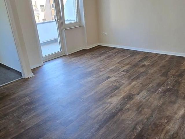 wunderschöne 3 Raum Wohnung mit Balkon und Gartennutzung frisch renoviert Hobeisenstr
