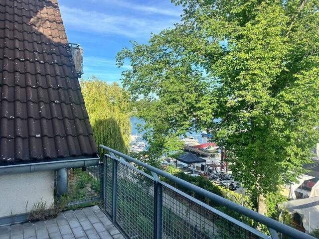 Wunderschöne 1 Zimmer Wohnung mit Einbauküche und Terrasse direkt am Wasser in Grünau
