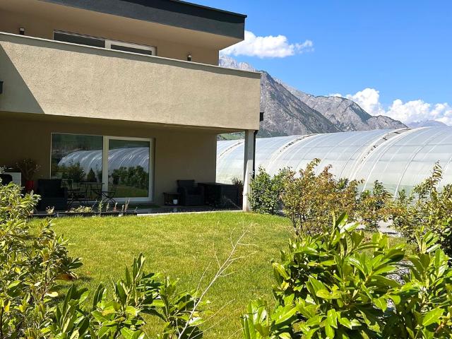 Wunderschöne 2.5 Zimmer Wohnung mit grossem Garten von 100m2