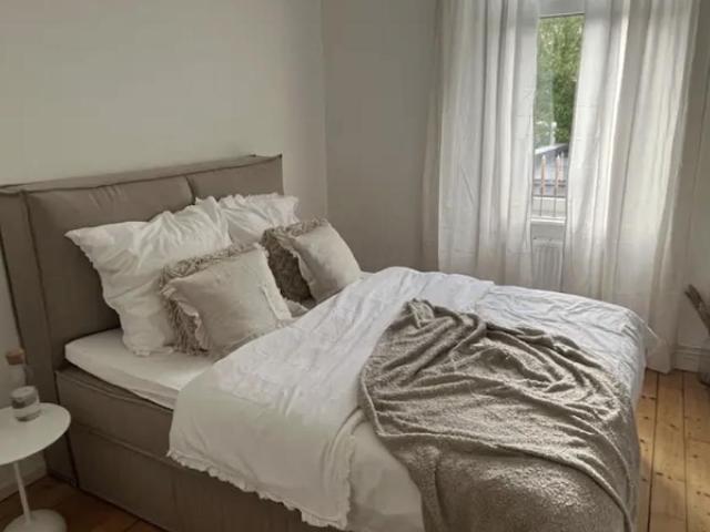 Wunderschöne 2 Zimmer Altbauwohnung zur Miete