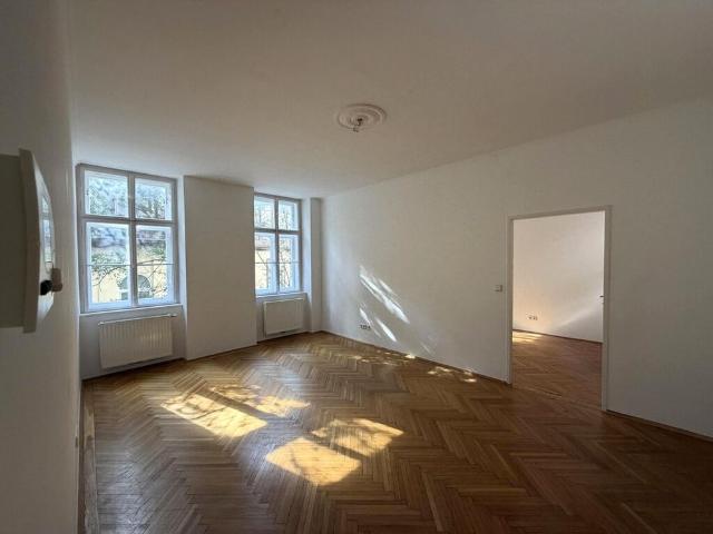 Wunderschöne 2 Zimmer Altbauwohnung mit Flair UNBEFRISTET / Beautiful 2 Room Apt. in Century Building with flair UNLI. RENT /
