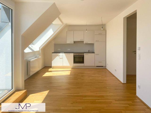 Wunderschöne 2 Zimmer Dachgeschosswohnung, Nibelungenviertel, Nähe Lugner City und Bundesportzentrum Schmelz