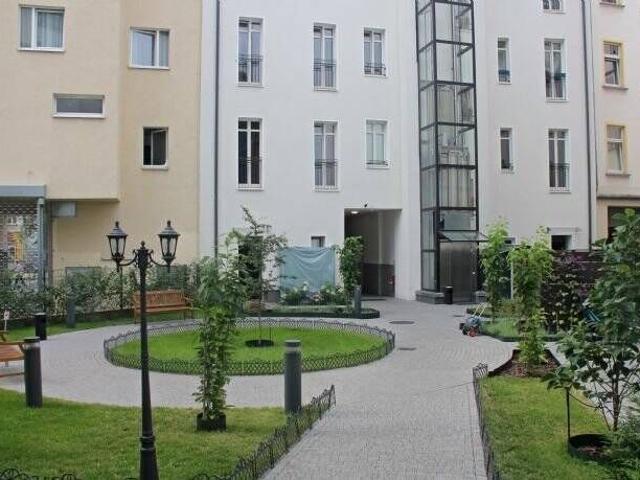 wunderschöne 2 Zimmer DG Wohnung im Süden des Samariterkiezes