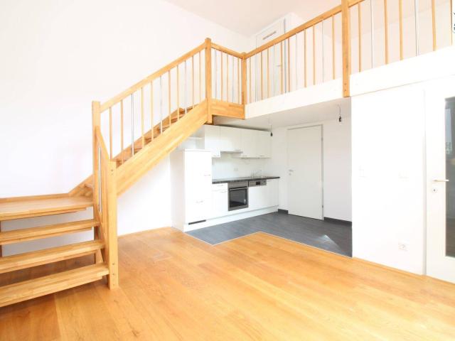 Wunderschöne 2 Zimmer Maisonettewohnung mit Terrasse und Garten in U Bahn Nähe U3