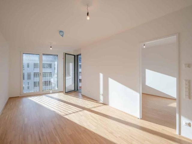 Wunderschöne 2 Zimmer Wohnung mit Balkon und Loggia