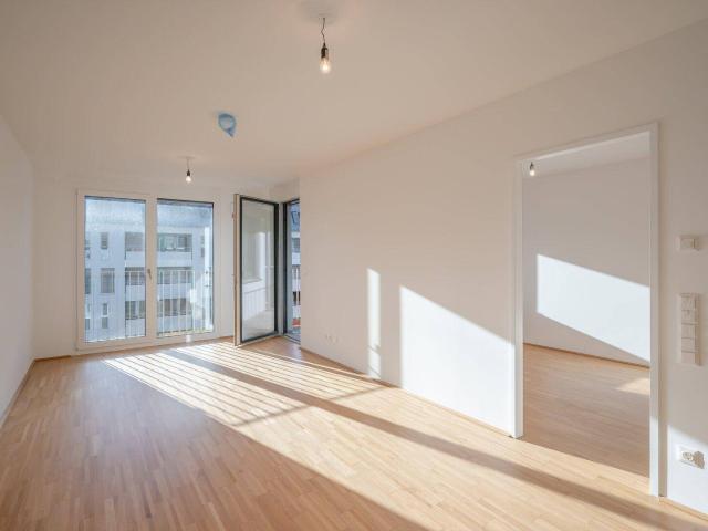 Wunderschöne 2 Zimmer Wohnung mit Balkon und Loggia