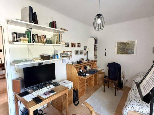 WUNDERSCHÖNE 2 ZIMMER WOHNUNG MIT GRÜNBLICK IN ABSOLUTER RUHELAGE ZU MIETEN!