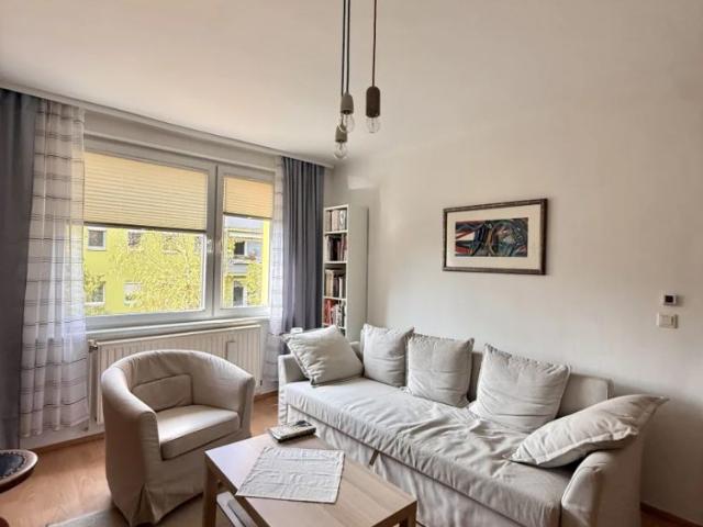 WUNDERSCHÖNE 2 ZIMMER WOHNUNG MIT GRÜNBLICK IN ABSOLUTER RUHELAGE ZU MIETEN!