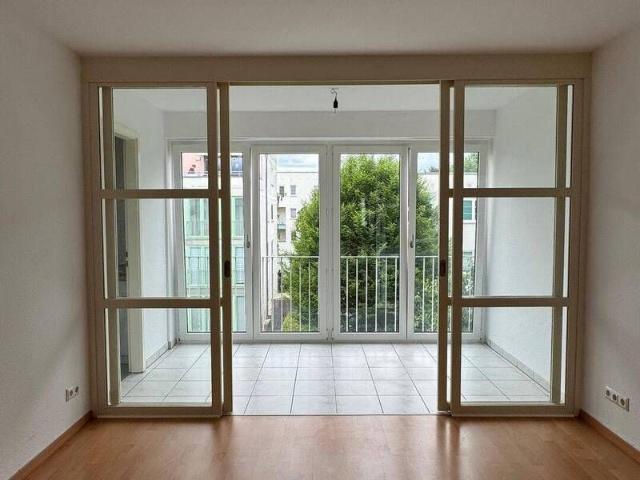 wunderschöne 2 Zimmer Wohnung mit herrlichem Wintergarten. Provisionsfrei