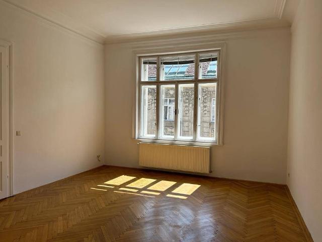 Wunderschöne 2 Zimmeraltbauwohnung
