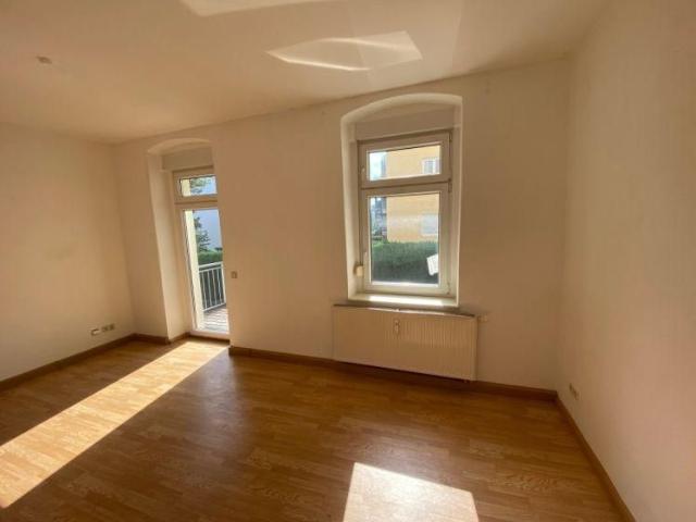 Wunderschöne 2 EG Raum Wohnung mit Balkon