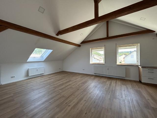 Wunderschöne 4 Zi. Dachgeschosswohnung mit Einbauküche!