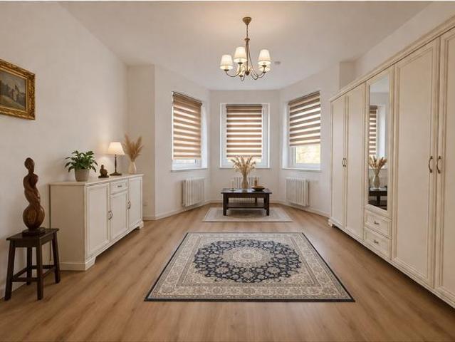 Wunderschöne 4 Zimmer Altbauwohnung mit Balkon im Westend Berlin