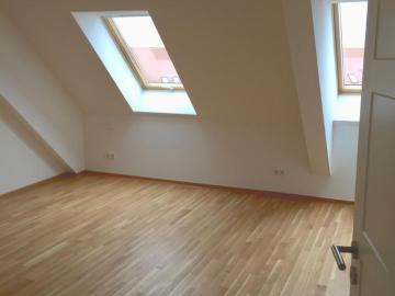 Wunderschöne 4 Zimmer Dachgeschoss Maisonette Wohnung mit Loggia