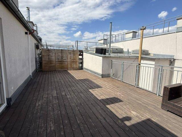 Wunderschöne 4 Zimmer Dachgeschosswohnung mit 42m² Terrasse UNBEFRISTET