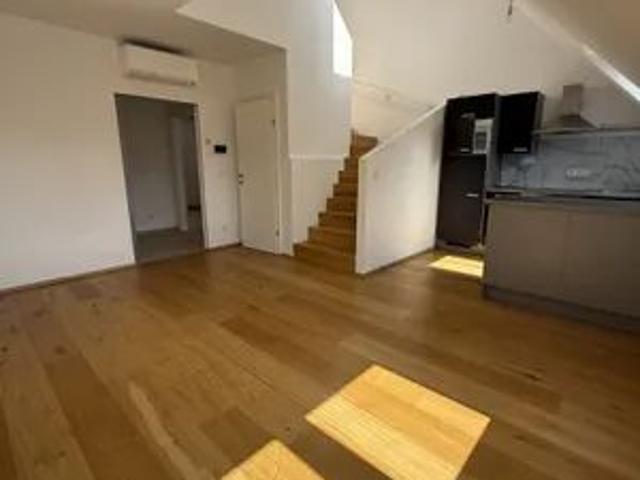 Wunderschöne 4 Zimmer Dachgeschosswohnung mit 42m² Terrasse UNBEFRISTET