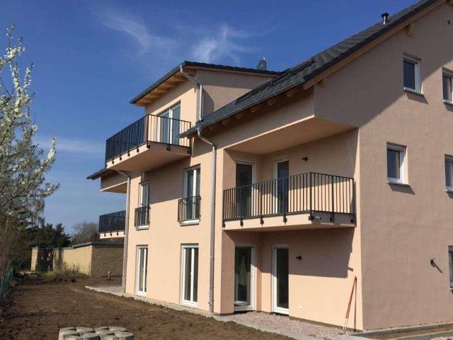 Wunderschöne 4 Zimmer Dachgeschosswohnung mit Süd Balkon in Zwintschöna