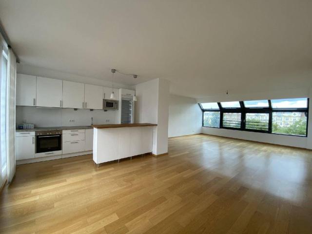 Wünderschöne 4 Zimmer Wohnung im Dachgeschoss