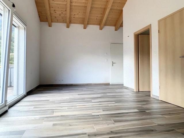 Wunderschöne 4 Zimmer Wohnung im ersten Stock einer Villa in einer ruhigen Umgebung mit Blick auf die Berge in der Stadt Evionnaz
