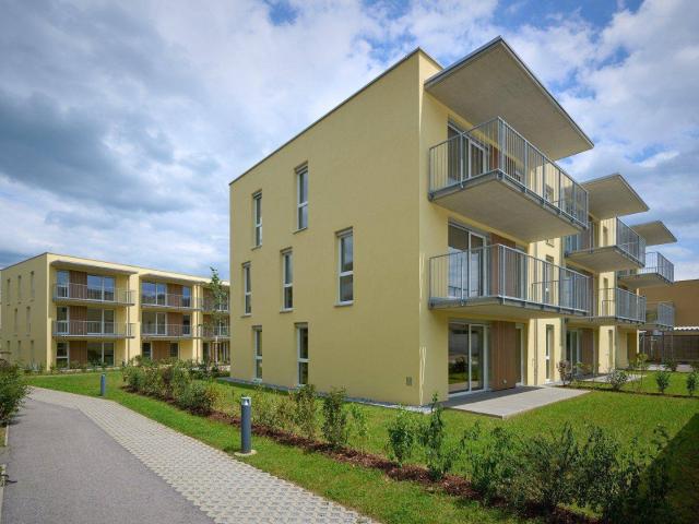 Wunderschöne 4 Zimmer Wohnung mit Küche, Balkon und Carportparkplatz geförderte Miete 4 Zimmer