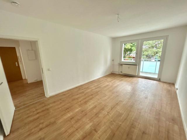 Wunderschöne 4 Raumwohnung in Top Lage mit Einbauküche und Balkon