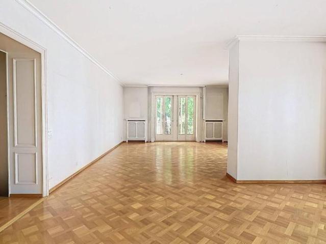 Wunderschöne 5.5 Zimmer Wohnung, direkt am Wasser! Repräsentative Residenz!