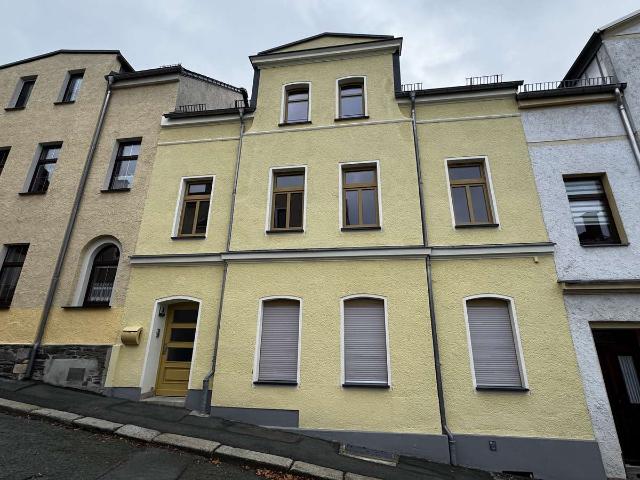 Wunderschöne 5 Zimmer Maisonette Wohnung: 111 m2, inkl. 2 Bäder, Dachgeschoss, Gartenmitbenutzung