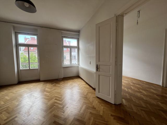 Wunderschöne 5 Zimmer Wohnung mit zwei Balkone in einem zentral gelegenen Stilaltbauzinshaus – im Grazer Bezirk St. Leonhard – Provisionsfrei!