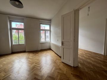 Wunderschöne 5 Zimmer Wohnung mit zwei Balkone in einem zentral gelegenen Stilaltbauzinshaus – im Grazer Bezirk St. Leonhard – Provisionsfrei!